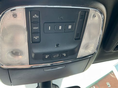 Used 2019 Jeep Grand Cherokee Altitude AWD/4WD image 16
