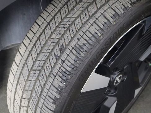 Used 2025 Nissan Kicks SR FWD image 37