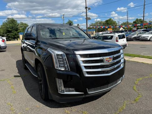 Used 2020 Cadillac Escalade Luxury AWD/4WD image 2