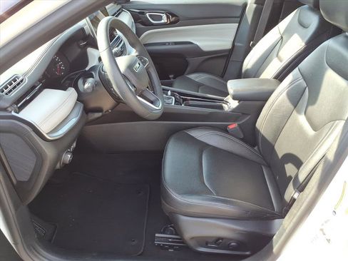 Used 2025 Jeep Compass Limited AWD/4WD image 12