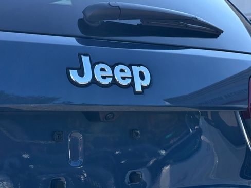 Used 2021 Jeep Grand Cherokee Limited image 7