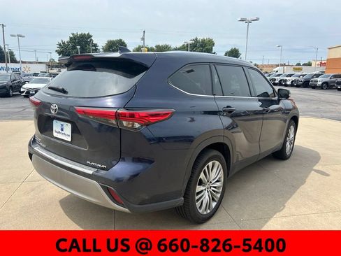 Used 2023 Toyota Highlander Platinum FWD image 6