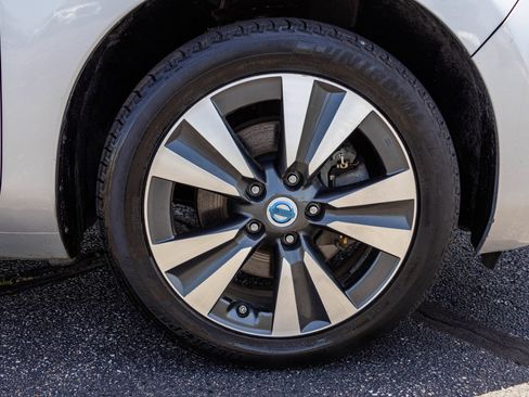 Used 2014 Nissan Leaf SL FWD image 51