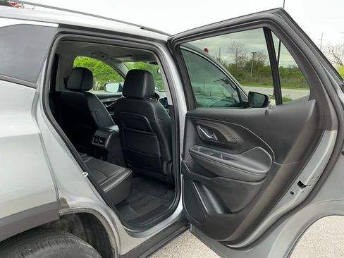 Used 2024 GMC Terrain SLT AWD/4WD image 18