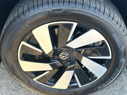 New 2026 Volkswagen Atlas Cross Sport SE FWD image 6