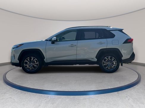 Used 2022 Toyota RAV4 XLE Premium AWD/4WD image 8