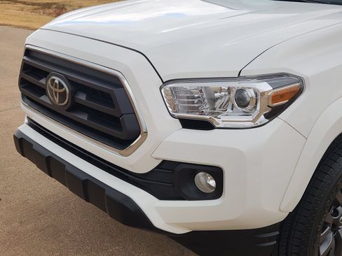 Used 2023 Toyota Tacoma SR5 RWD image 10