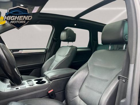 Used 2017 Volkswagen Touareg Wolfsburg Edition image 13