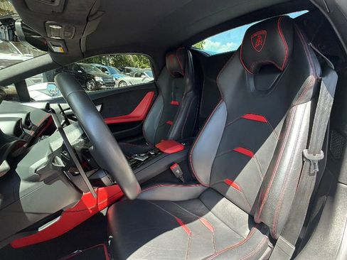 Used 2021 Lamborghini Huracan EVO RWD image 20