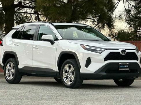 Used 2022 Toyota RAV4 XLE image 2