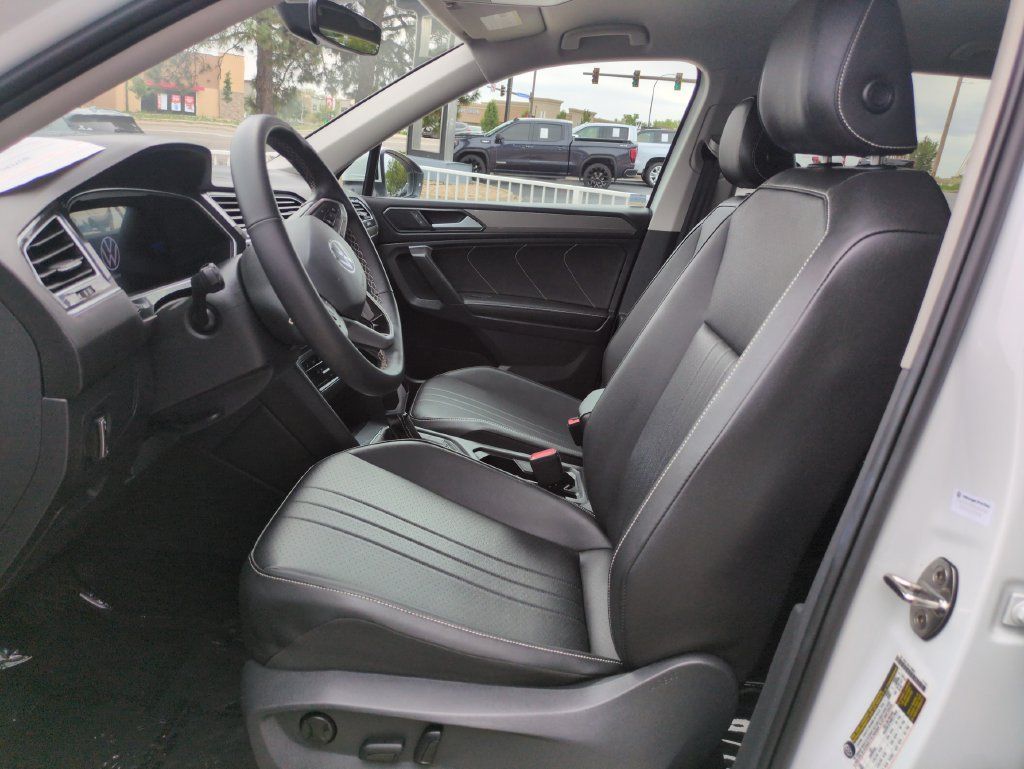 Used 2023 Volkswagen Tiguan SE FWD image 9