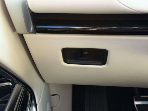 Used 2024 Land Rover Range Rover Long Wheelbase SE AWD/4WD image 23