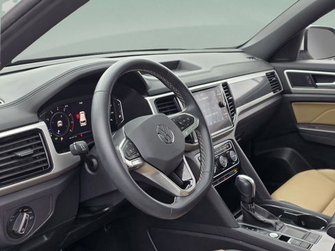 Used 2023 Volkswagen Atlas Cross Sport SE w/ Panoramic Sunroof Package image 17