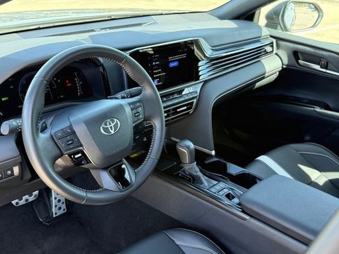 Used 2025 Toyota Camry SE image 6