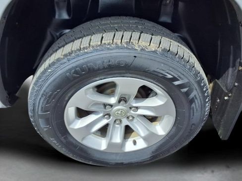 Used 2019 RAM 1500 Laramie AWD/4WD image 6