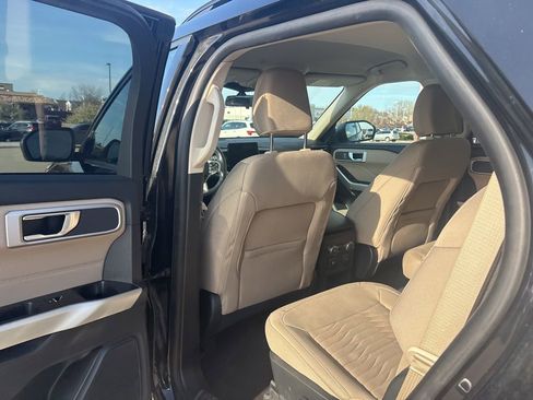 Used 2021 Ford Explorer XLT image 36