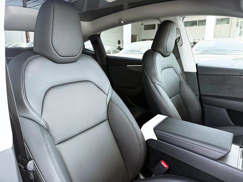 Used 2026 Tesla Model Y Long Range image 28