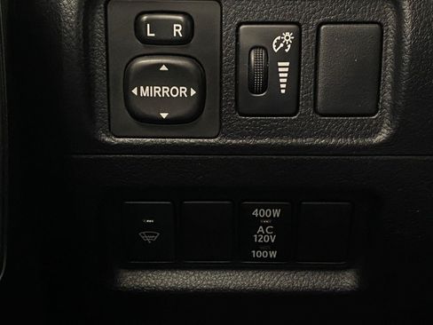Used 2018 Toyota 4Runner SR5 AWD/4WD image 15