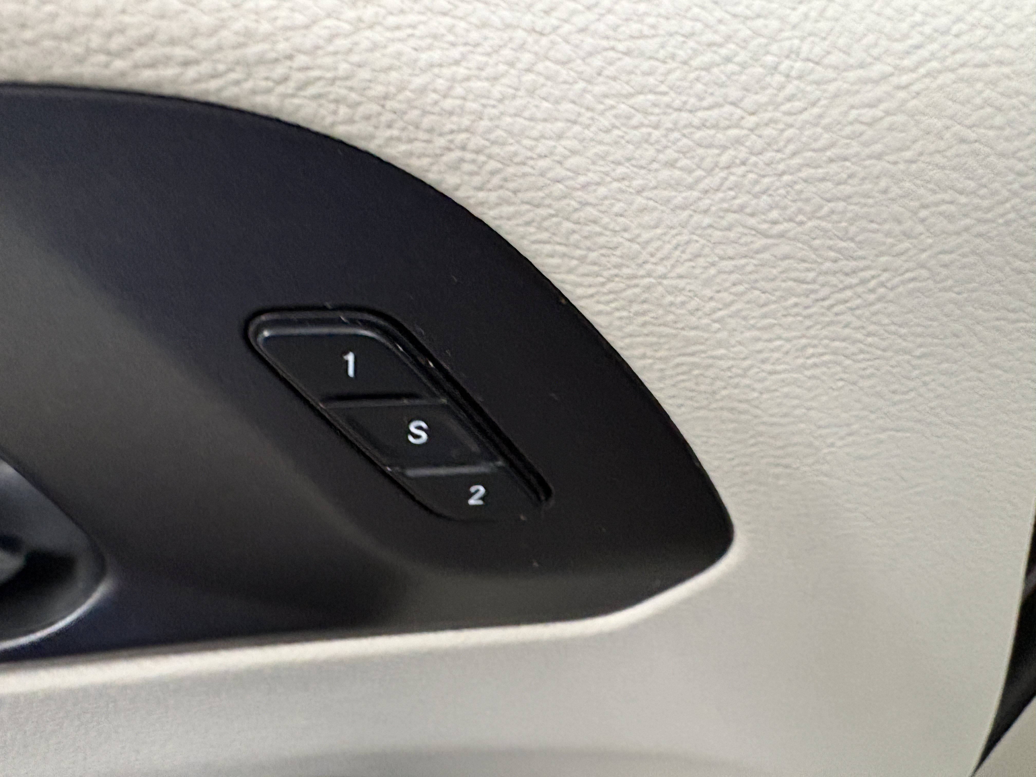 Used 2020 Chrysler Pacifica Limited w/ Advanced Safetytec Group FWD image 29