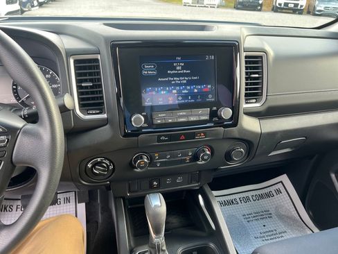 Used 2024 Nissan Frontier SV w/ Technology Package image 19