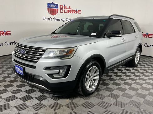Used 2017 Ford Explorer XLT image 7
