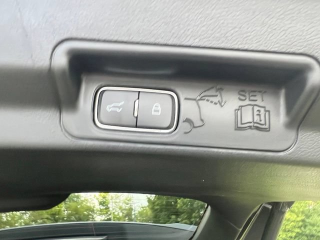 Used 2024 Ford Explorer XLT w/ Equipment Group 202A AWD/4WD image 22