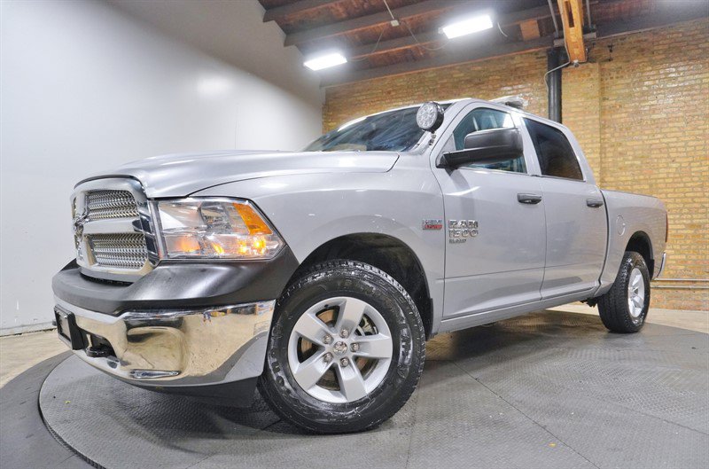 Used 2019 RAM 1500 4x4 Crew Cab Classic w/ Chrome Appearance Group image 1