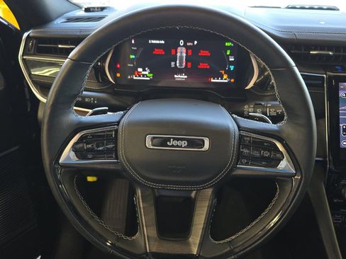 Used 2022 Jeep Grand Cherokee Overland w/ Advanced Protech Group III image 8