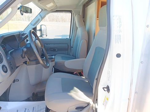 Used 2017 Ford E-350 and Econoline 350 Super Duty image 6