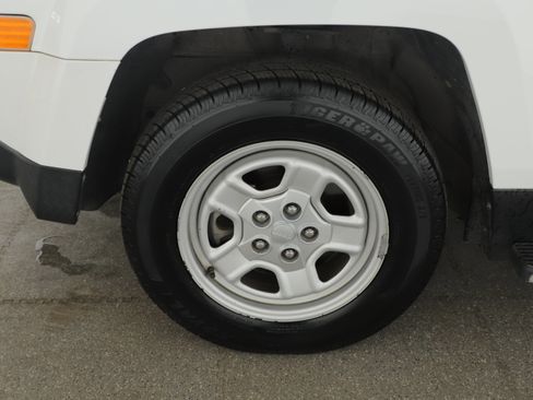 Used 2015 Jeep Patriot Sport FWD image 5