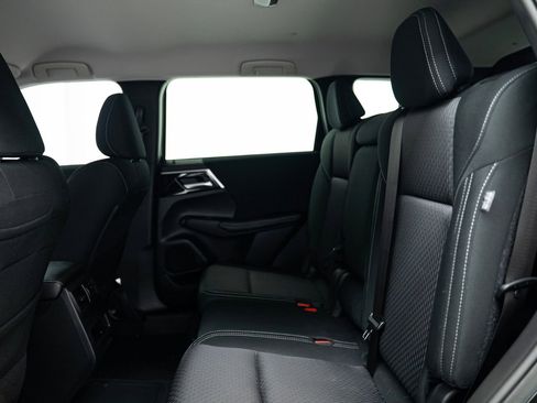 New 2026 Mitsubishi Outlander ES image 17