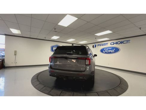 New 2026 Ford Explorer ST-Line w/ ST-Line Street Pack image 9