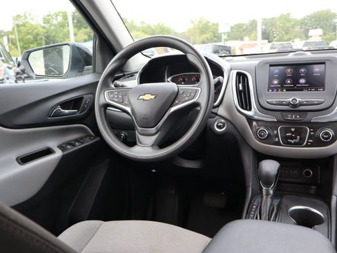 Used 2023 Chevrolet Equinox LS w/ LS Convenience Package FWD image 12