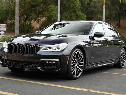 Used 2019 BMW 750i w/ M Sport Package RWD image 6