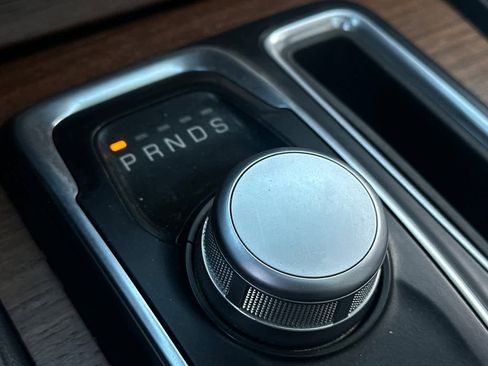 Used 2016 Chrysler 300 C Platinum w/ Safetytec Plus Group image 24