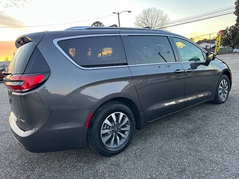 Used 2021 Chrysler Pacifica Touring-L image 20