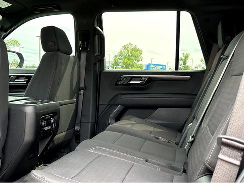 Used 2025 Chevrolet Tahoe LS RWD image 18