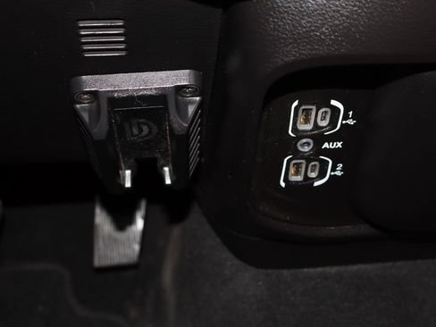 Used 2019 RAM 1500 Laramie AWD/4WD image 23