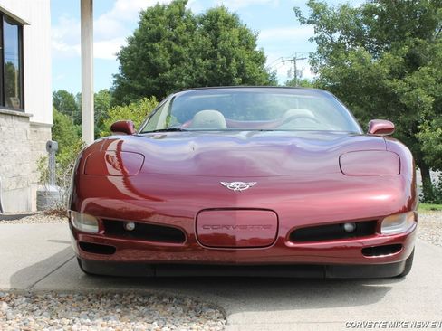 Used 2003 Chevrolet Corvette Convertible w/ Preferred Equipment Group1 RWD image 9