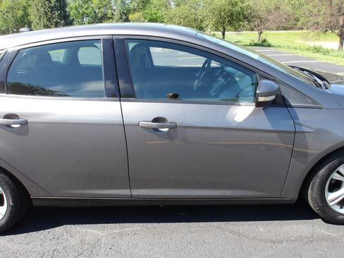 Used 2014 Ford Focus SE w/ SE Winter Package FWD image 7