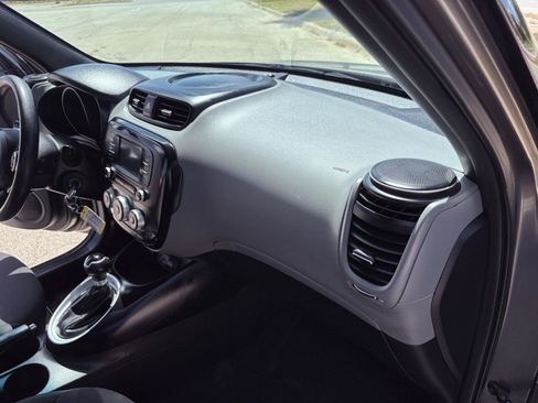 Used 2019 Kia Soul FWD image 31