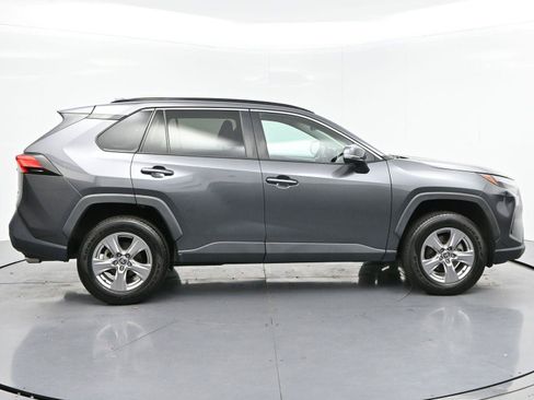 Used 2022 Toyota RAV4 XLE AWD/4WD image 8