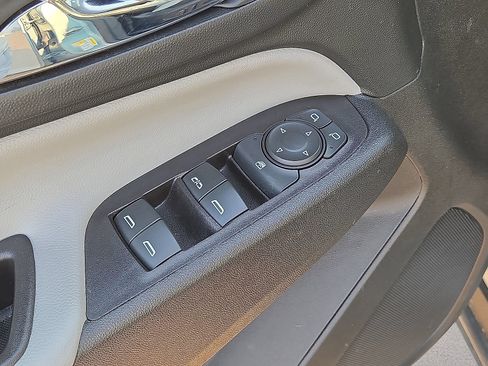 Used 2022 Chevrolet Equinox LT FWD image 22