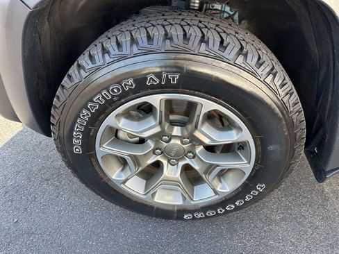 Used 2022 Jeep Cherokee Trailhawk w/ Trailer Tow Group image 36