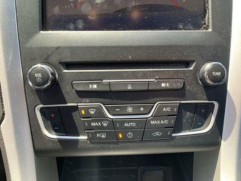 Used 2016 Ford Fusion SE image 41