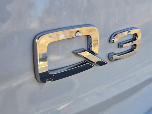 Used 2023 Audi Q3 2.0T Premium Plus w/ Premium Plus Package image 9