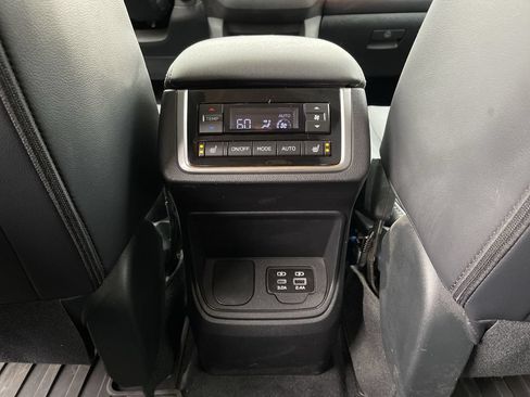 Used 2024 Subaru Ascent Limited w/ Technology Package AWD/4WD image 44
