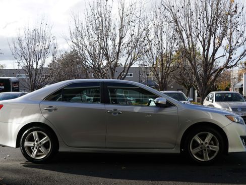 Used 2014 Toyota Camry SE image 10