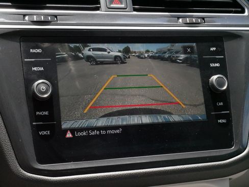 Used 2023 Volkswagen Tiguan SE AWD/4WD image 30