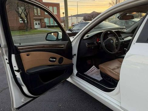 Used 2010 BMW 528i xDrive Sedan image 11